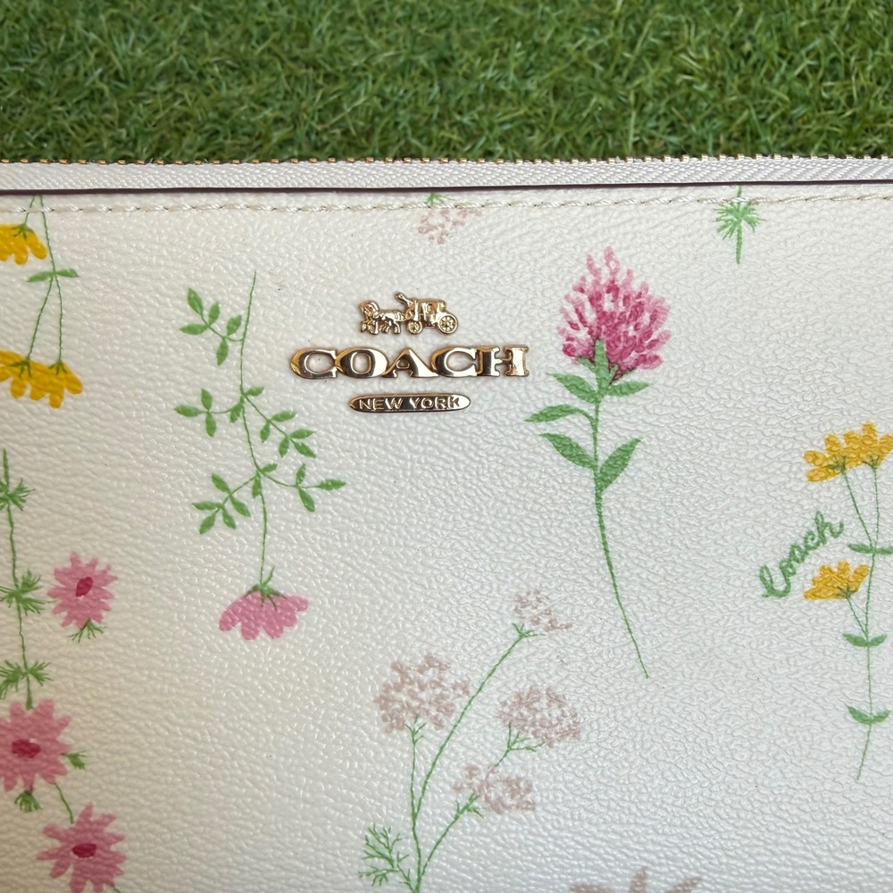 COACH Accordion Zip Around Wallet White Floral Wildflower Print C4452 - Picture 2 of 8